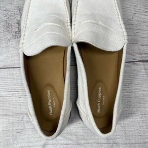 Women’s 8.5M Hush Puppies Wren Bounce White Suede Loafers